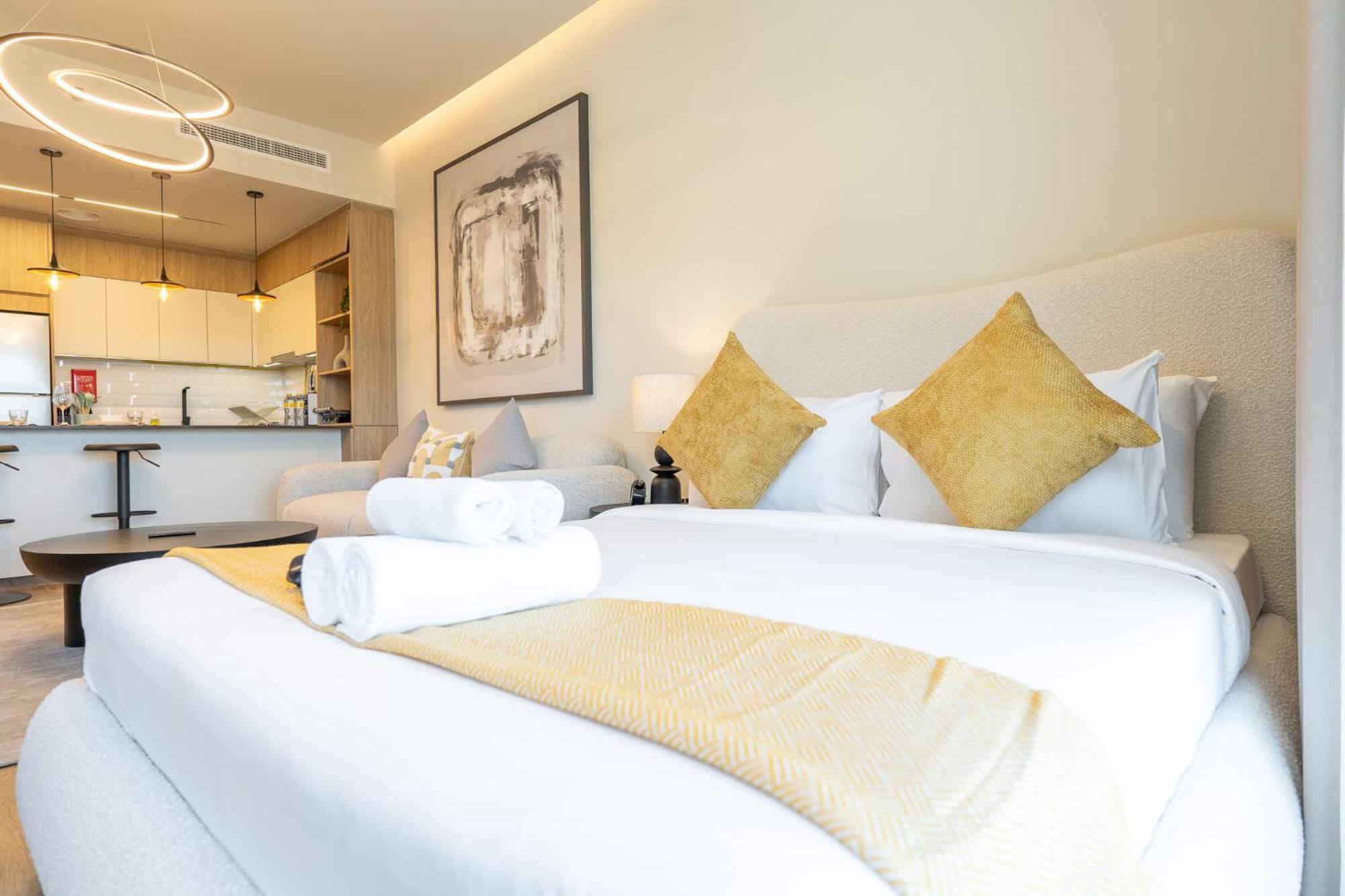 That Sleeps 2 And Near Circle Mall And Five, Jvc Apartment *